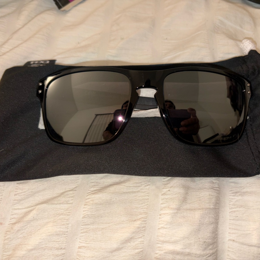 Holbrook Oakley  F polished Black Rectangular prizn polarized Sunglasses